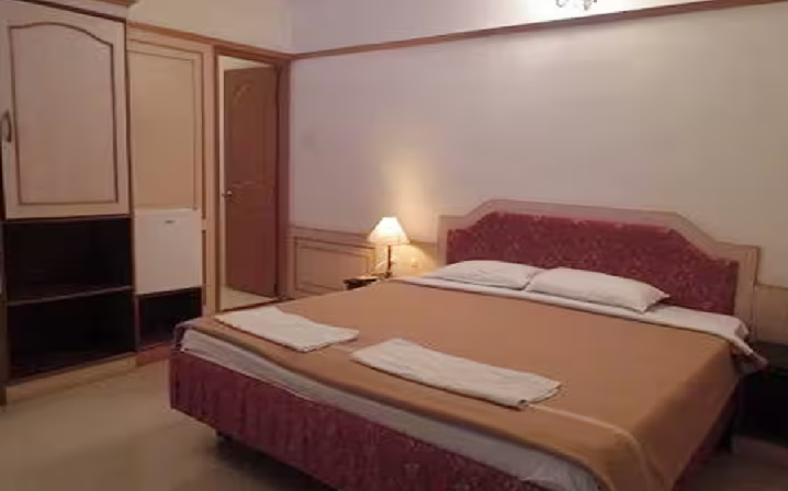 1 x Deluxe AC Room